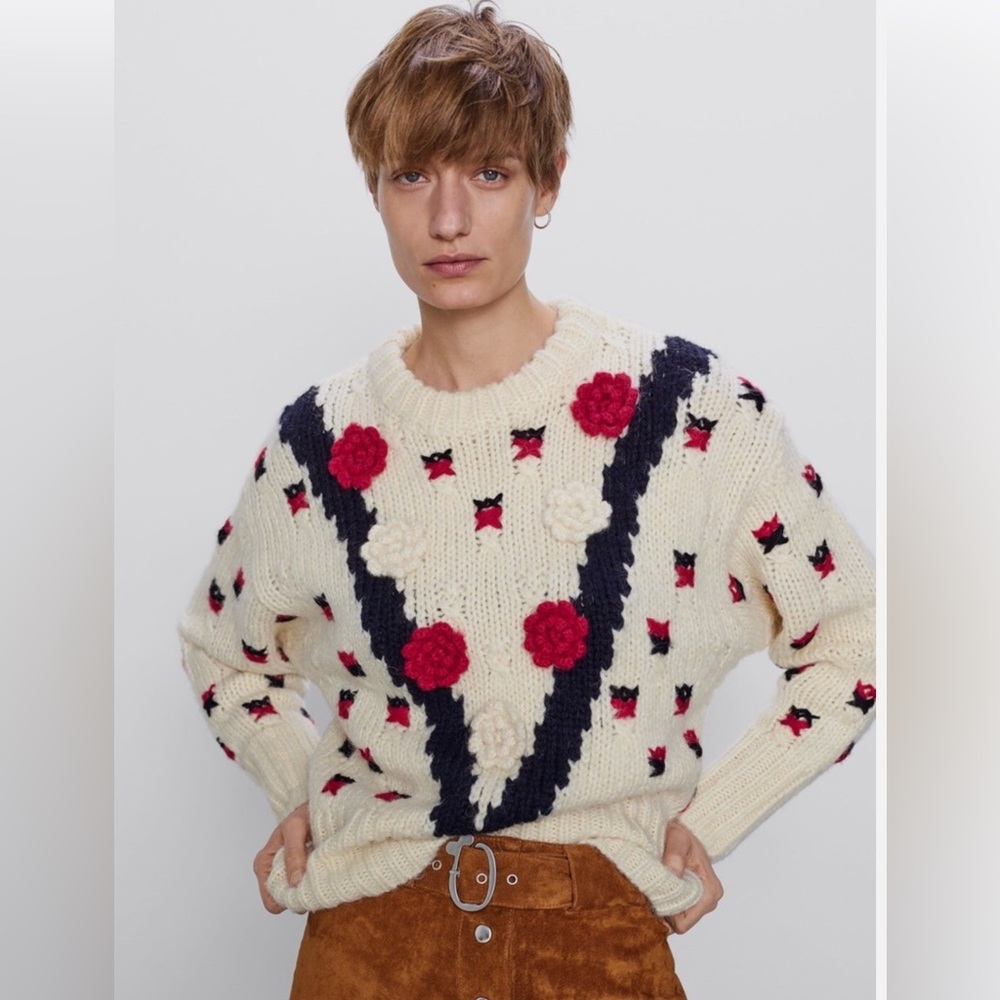 Zara Black and White Crew Neck Sweater with Vintage Charm